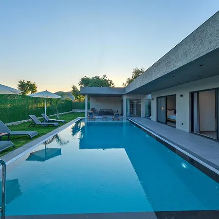 Vila Gaia House 1 *
